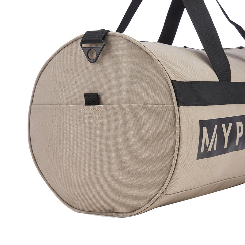 products/MY_PROTEIN_BARREL_SPORTS_BAG_side_portion_AT_www.gymsupplementsus.com.jpg